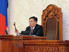 Үндсэн хуульд оруулах нэмэлт, өөрчлөлтийн төслийг ард нийтийн санал асуулгад бэлтгүүлэхээр шилжүүл..