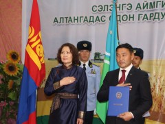 Ерөнхийлөгчийн зарлигаар Сэлэнгэ аймгийн Түшиг сумыг Алтан гадас одонгоор шагналаа