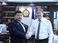 Паэурлифтингийн аварга Э.Содномпилжээ “Нийслэл хотын хүндэт иргэн” боллоо 