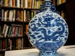 XVIII зууны үеийн хятадын шаазан ваар 4.6 сая ам.доллар хүрчээ 