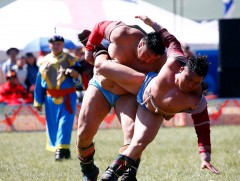 Баяр наадмын бөхийн  барилдааны гурвын даваа өндөрлөлөө