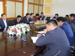 Гурван талт уулзалт боллоо 