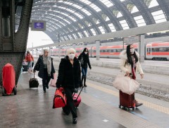 Италийн засгийн газар иргэддээ амны хаалт зүүхийг үүрэг болголоо