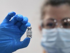 Их Британид “COVID-19”-ийн эсрэг вакцинжуулалтын аян эхэллээ