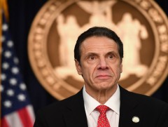 АНУ-ын хууль тогтоогчид Нью-Йорк мужийн захирагчийг огцрохыг шаардаж байна 