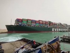 АНУ Суэцийн сувгийн гацааг гаргахад туслах саналаа Египетийн талд тавьжээ