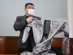 НОК-ын албан хаагчдад тусгай зориулалтын хамгаалалтын хувцас хандивлав