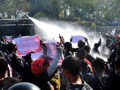 Мьянмарын цэргийн эрхтэнүүд Янгоны нийт 6 дүүрэгт дайны байдал зарлажээ 