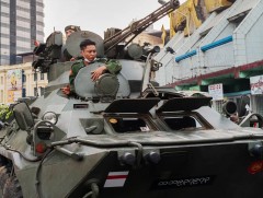 Мьянмарын арми нэг сарын хугацаанд гал зогсоох санал тавьж байна 