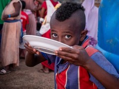 Этиопт 5.5 сая хүн хүнсний хомсдолд ороод байна 