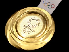 Олимпод түрүүлсэн тамирчид медалиа өөрсдөө зүүнэ 