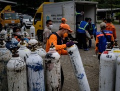 Индонезийн эмнэлэгүүд хүчилтөрөгчийн нөөцгүй болж байна