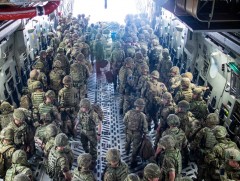 АНУ Афганистанаас иргэдийг нүүлгэн шилжүүлэхэд иргэний агаарын тээврийн компаниудаа дайчилж байна