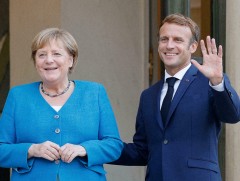 Ангела Меркель Францад айлчиллаа 