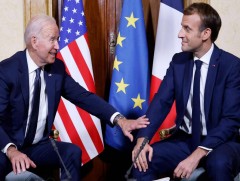 Жозеф Байден Эммануэль Макронтой уулзлаа