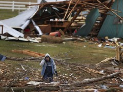 Кентакки мужид дэгдсэн хүчтэй хар салхины улмаас 70 хүн нас барлаа