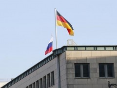 Герман улс хүн амины хэрэгтэй холбоотойгоор Оросын хоёр дипломатчийг хөөлөө 