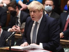 Их Британийн Ерөнхий сайд үдэшлэгт оролцсондоо уучлалт гуйжээ 