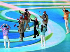 Бээжинд бадамласан олимпын бамбар Миланыг зорин одлоо