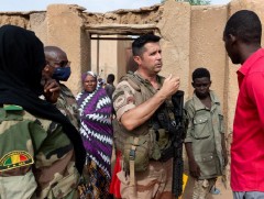 Франц Мали улсаас цэргээ гаргана