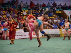 МҮБХ: Дүрэм зөрчсөн бөхчүүдийн барилдах эрхийг хаслаа