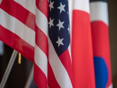 Япон, АНУ, БНСУ-ын удирдагчид БНАСАУ-ын цөмийн хөтөлбөрийн талаар хэлэлцэнэ