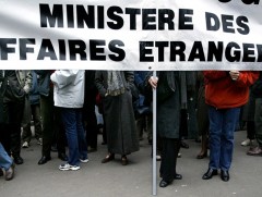 Францын гадаад хэргийн яамны ажилтнууд ажил хаяна
