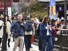 ЯПОН: Хил нээгдсэнээс хойш нэг сарын дотор 1500 жуулчин иржээ 
