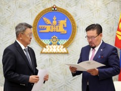 Монгол Улсын Үндсэн хуульд оруулах өөрчлөлтийн төслийг өргөн мэдүүллээ