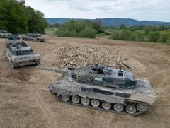 Швейцарын Засгийн газар 25 ширхэг танкийг ХБНГУ-д буцааж худалдахаар зөвшөөрчээ