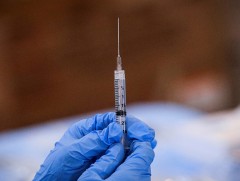 АНУ коронавирусний вакцин зайлшгүй хийлгэсэн байх шаардлагаа энэ сарын 12-ноос цуцална 