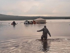 Үерт боогдсон иргэдийг нүүлгэн шилжүүлж байна