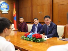 Ерөнхийлөгч У.Хүрэлсүх “Инновацын эзэд” уралдаант нэвтрүүлгийн шилдэг оролцогчдыг хүлээн авч уулзлаа