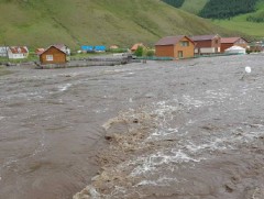 Ард иргэдийг гэнэтийн уруйн үерийн аюулаас сэрэмжтэй байхыг онцгойлон анхааруулж байна