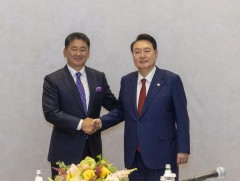 Монгол Улсын Ерөнхийлөгч У.Хүрэлсүх БНСУ-ын Ерөнхийлөгч Юн Сог Ёльтой уулзлаа