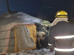 ЦЕГ: Согтуу залуус биш, 14 настай, эрэгтэй эзгүй гэрийн зүүн хэсгийг гаднаас нь шатаасан 