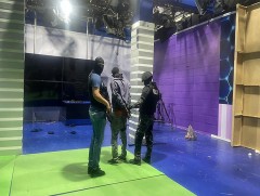 Эквадор улсын телевиз рүү шууд нэвтрүүлгийн үед зэвсэгт этгээдүүд дайрчээ
