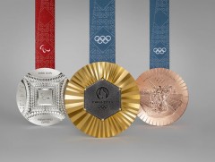 Эйфелийн цамхаг шингэсэн олимпын медаль