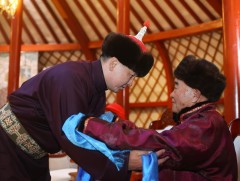 Монгол Улсын Ерөнхийлөгч, УИХ-ын дарга, Ерөнхий сайд нар азай буурлуудын амар мэндийг айлтган золгов