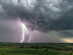 Аянга, цахилгааны аюулаас сэрэмжтэй байхыг анхааруулав 