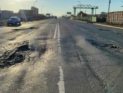 Сонсголонгийн уулзвараас баруун аймаг руу салдаг уулзвар хүртэлх замыг засаж байна 
