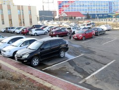 Эмнэлгийн байгууллагын автомашины зогсоолоос төлбөр авахгүй гэсэн журам хэрэгжихгүй байна