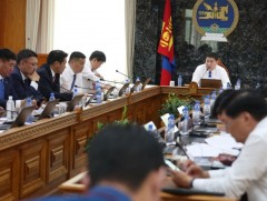 Засгийн газар хуралдаж байна