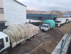 Хүчтэй шороон шуурганы улмаас орон гэргүй болсон иргэдэд гэр олгох тусламжийн цуваа хөдөллөө
