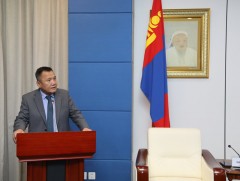 З.Дашдавааг Авлигатай тэмцэх газрын даргаар улируулан томилох тухай УИХ-ын тогтоолыг танилцууллаа