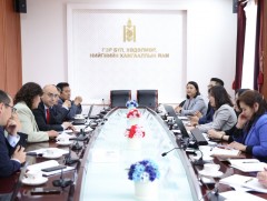 Монгол Улсад хөдөлмөрийн хөлсний доод хэмжээ нэг цагт 4715 төгрөг төгрөг байна