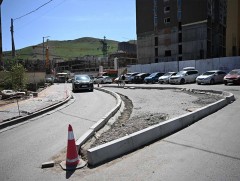 Зайсангийн эцсийн уулзварт Хан-Уул дүүргээс такси үйлчилгээ эрхлэгчдэд зориулан барьсан авто замын..