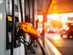 Барилга, орон сууцны дунд шатахуун түгээх станц хэт ойр зайд ажиллаж байна