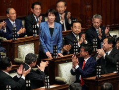 Япон улсын анхны эмэгтэй Ерөнхий сайдтай Засгийн газарт эрэгтэй гишүүд давамгай байна 