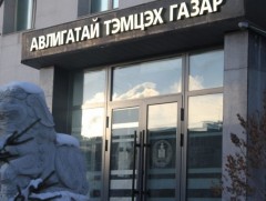 УИХ-ын гишүүн Д.Амарбаясгалангийн өмгөөлөгчид прокурорын дуудан ирүүлэх мэдэгдэх хуудсыг хүргүүлжээ